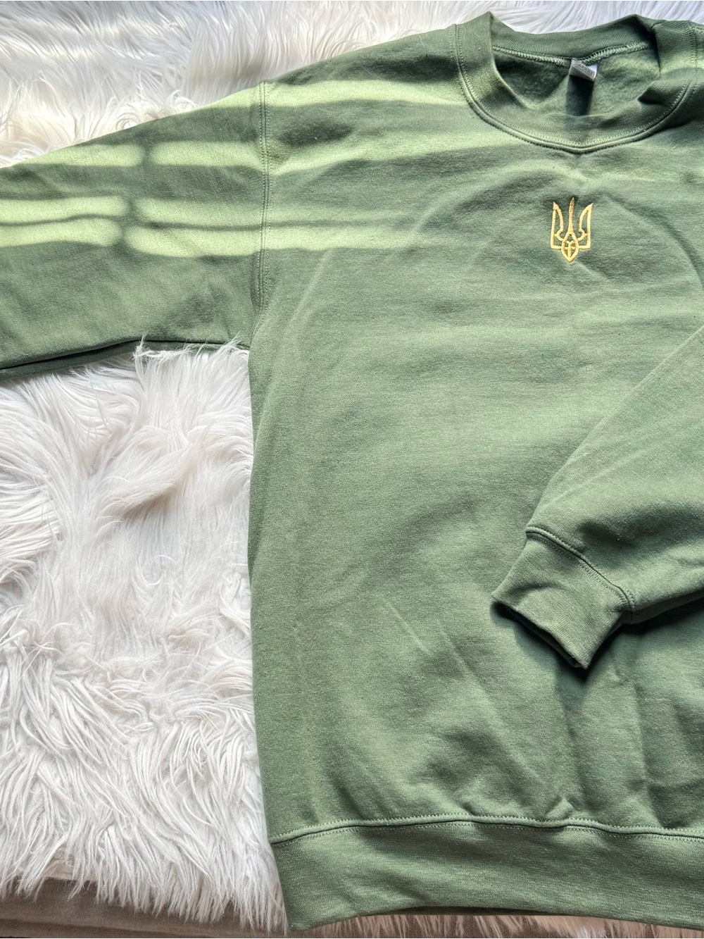 Ukrainian Tryzub Olive Green Crewneck Sweatshirt Unisex Size Small pullover long